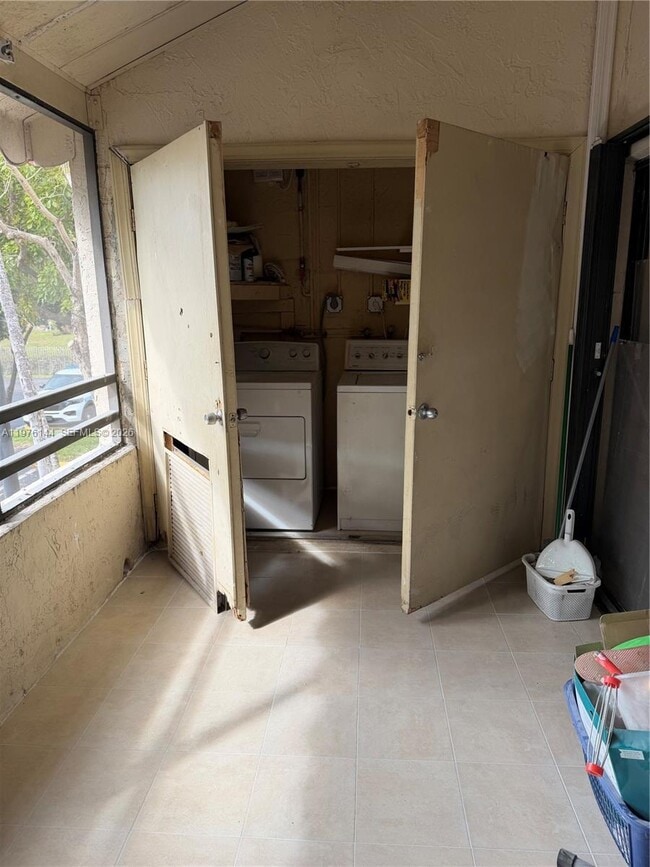 Building Photo - 20170 NE 3rd Ct