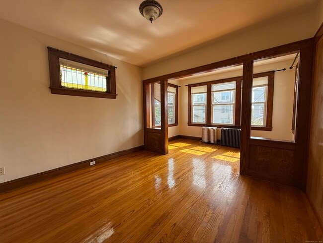 Building Photo - 556 Hawley Ave