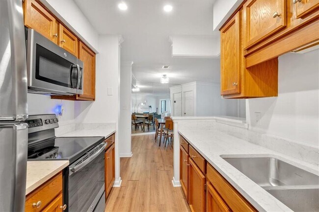 Building Photo - 25109 Plantation Dr NE