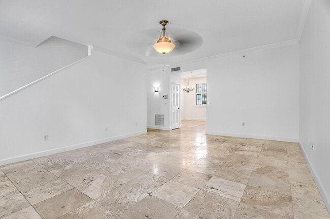 Building Photo - 691 Hibiscus St