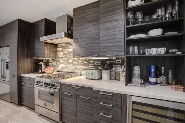 Building Photo - 1410 Hyde Park Blvd