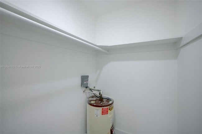 Building Photo - 1750 NE 56th Ct