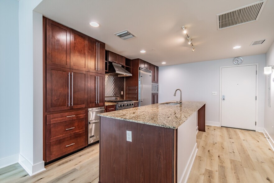 Kitchen - 1120 E Kennedy Blvd