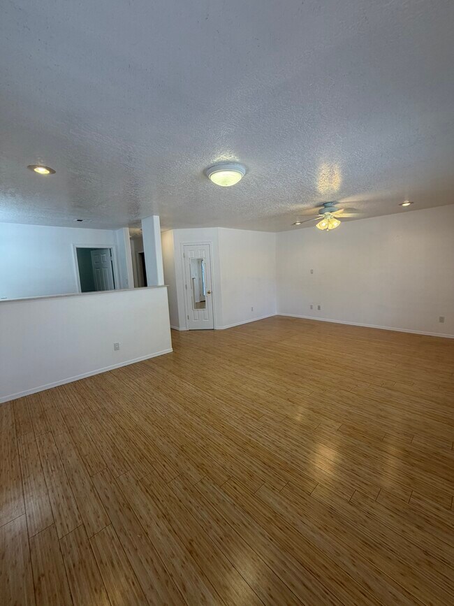 Building Photo - 8125 Eddy Ave NE