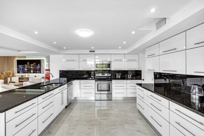 Building Photo - 468 Golden Isles Dr