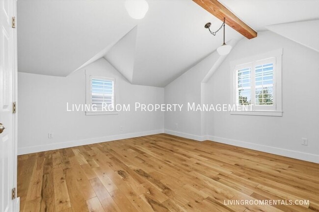 Building Photo - 5485 NE 37th Ave