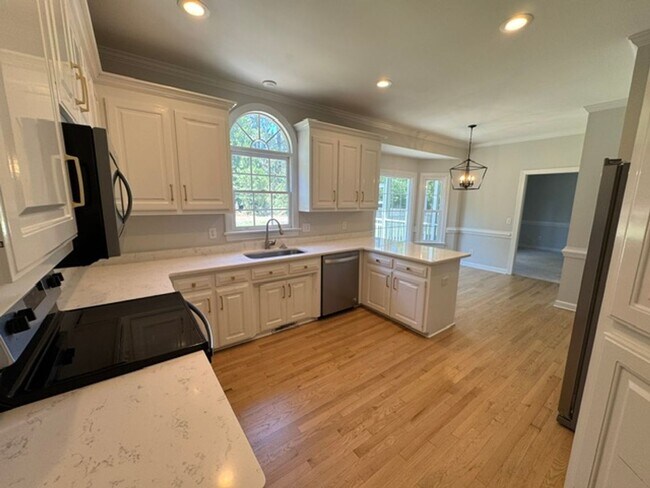Building Photo - Fantastic Angier Home