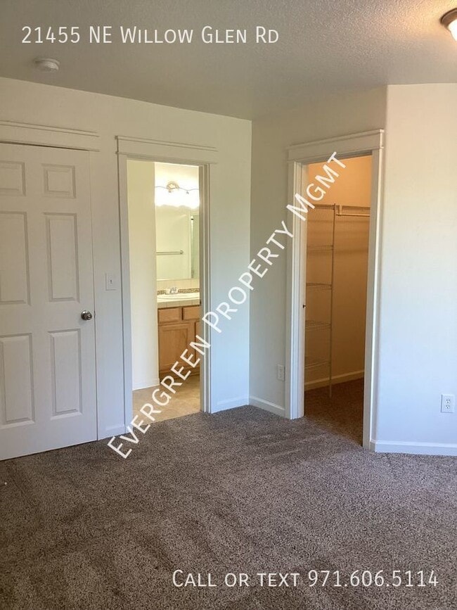 Building Photo - Beautifully remodeled 3-bedroom, 2.5-bathr...