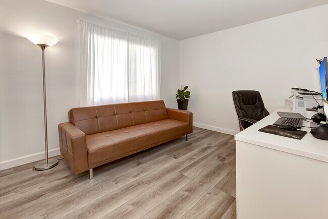 Building Photo - 28962 Sean Dr