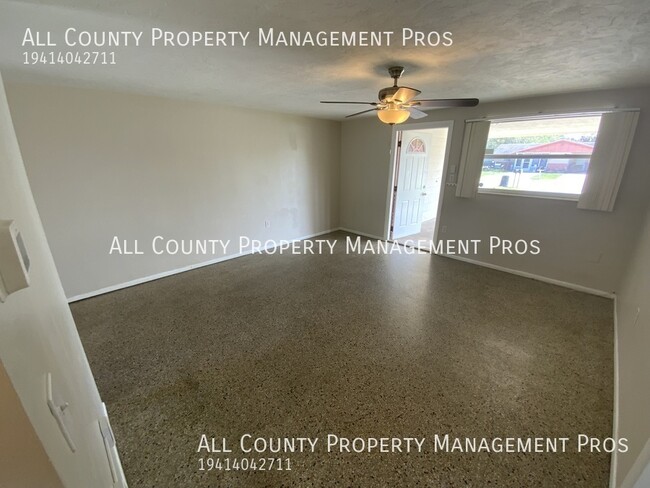 Building Photo - Pet Friendly / Central A/C / Carport / Lau...