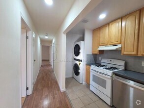 Building Photo - 4 bedroom in ASTORIA NY 11102