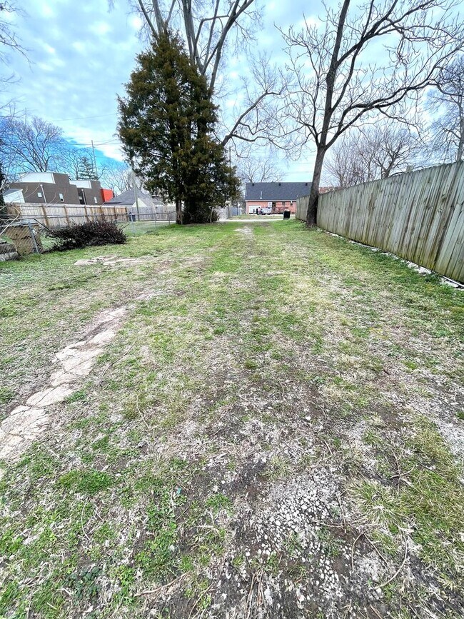 Building Photo - 1808 10th Ave N