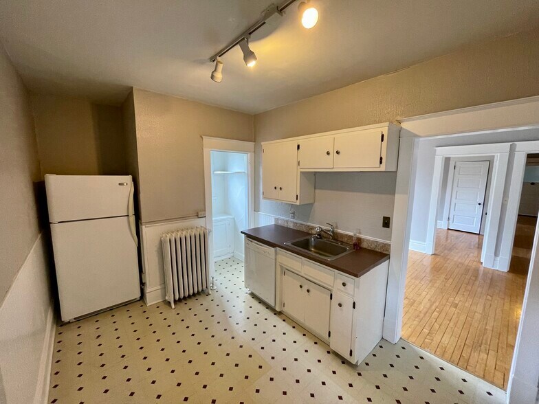 Building Photo - 1528 Iglehart AVe