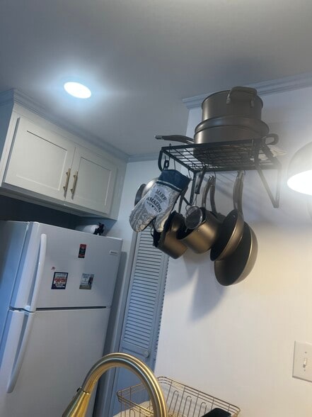 Kitchen - 4115 Little River Rd