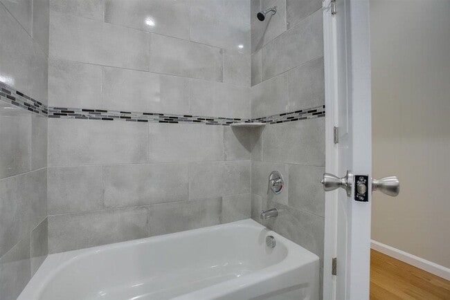 Building Photo - 16 Grant Ave