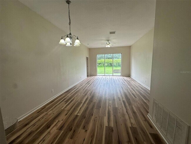 Building Photo - 14757 Wake Robin Dr