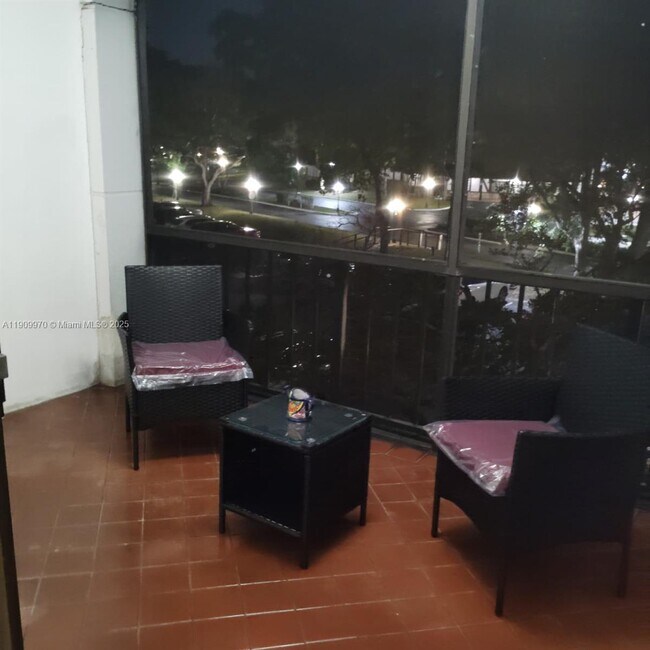 Building Photo - 3760 Inverrary Dr