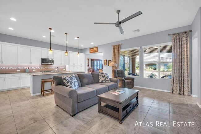 Building Photo - 16961 W Holly St