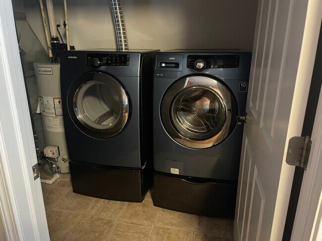 Building Photo - Located in the Detroit-Shoreway Area