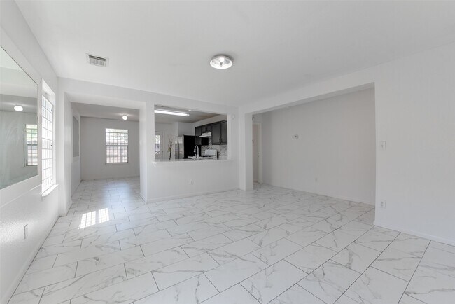 Building Photo - 8510 Village Hollow Ln