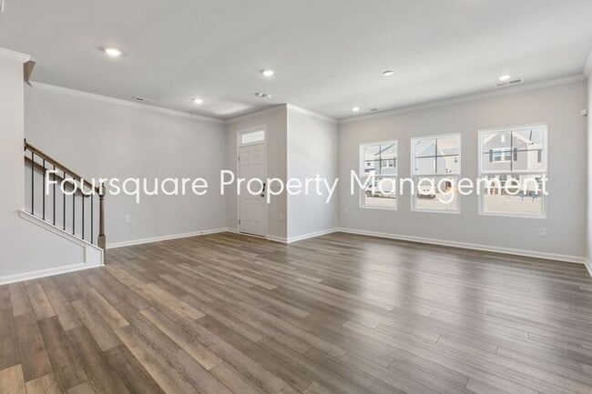 Building Photo - Townhome | Bonus Loft Space | Internet Inc...