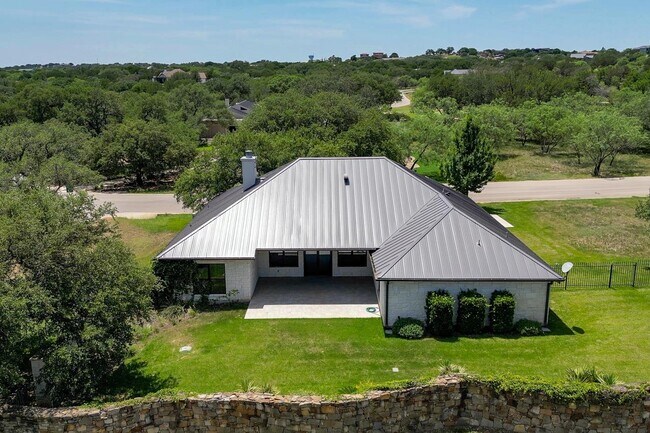 Building Photo - 301 Sunray