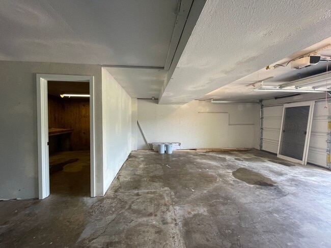 Building Photo - 27 Acres of Private Valley Remodeled Home In Damascus 3Bd/3Ba with Basement!!! Beautiful Deck wit...