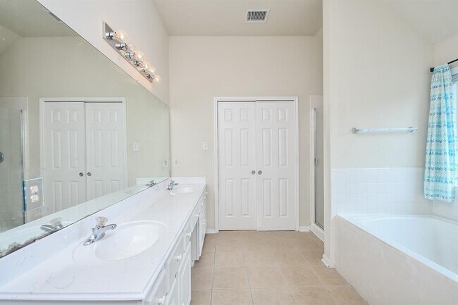 Building Photo - 6706 Nicecrest Dr