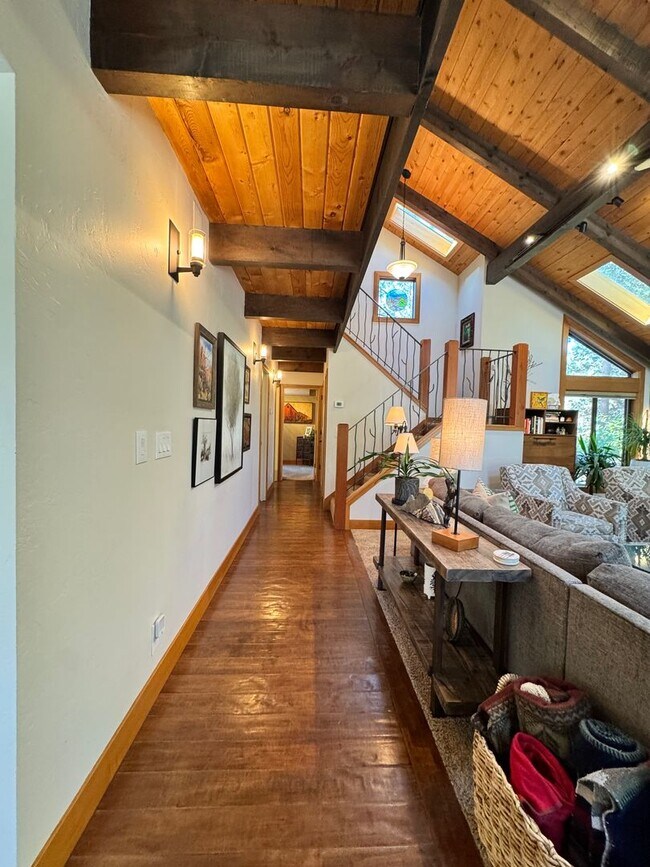Building Photo - FOR RENT: FURNISHED LONG-TERM EXTREMELY CO...