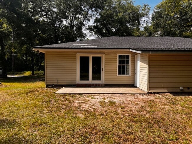 Building Photo - 2 Bedroom 1 Bath Duplex