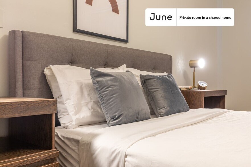 Building Photo - Room in Shared 4 bed/1 bath home