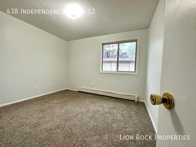 Building Photo - 438 Independence Ave N