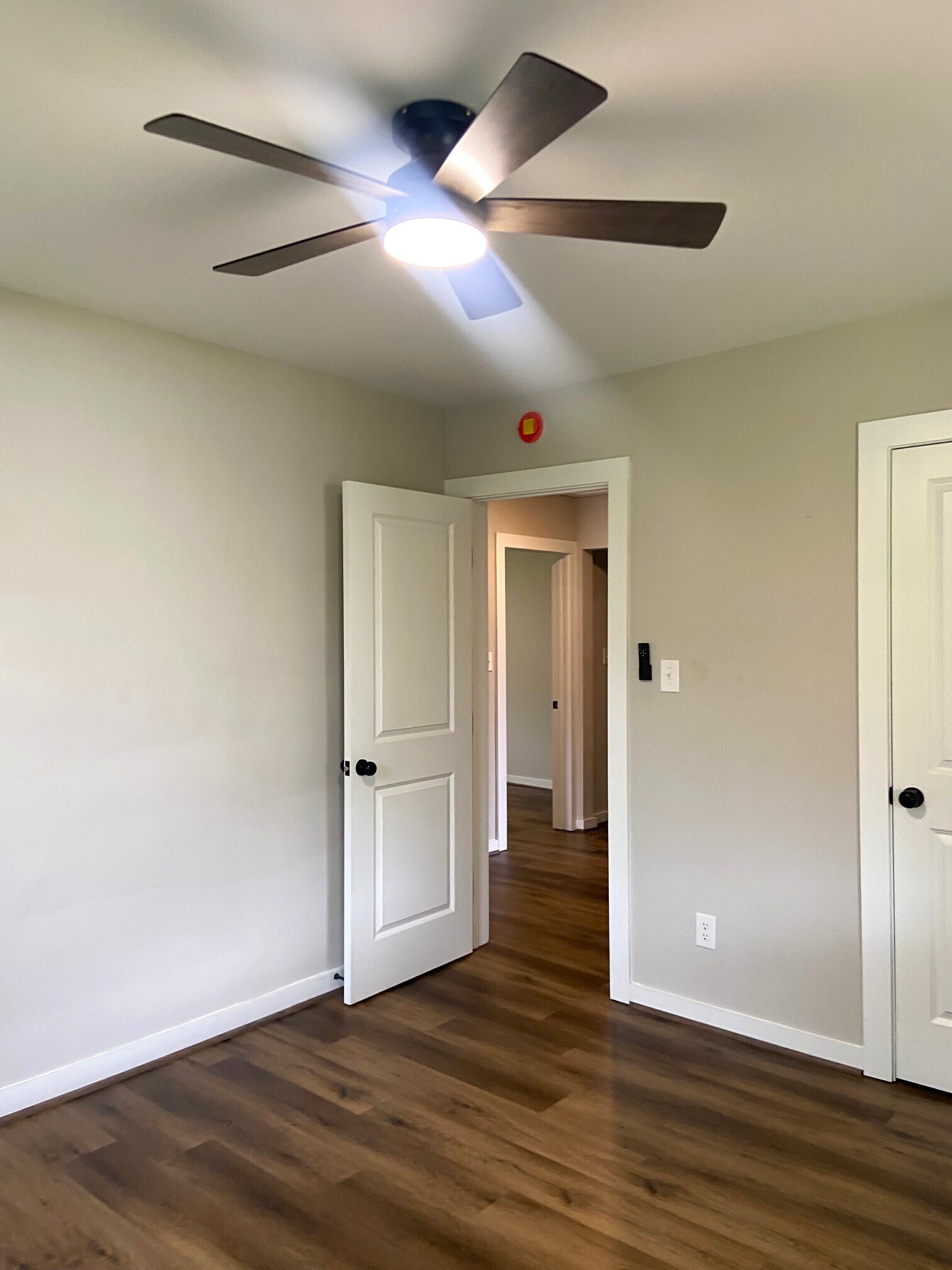 Building Photo - 56 18th Ave S