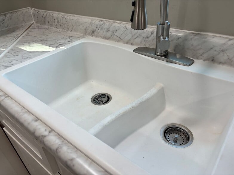 Building Photo - 3546 Debby Dr