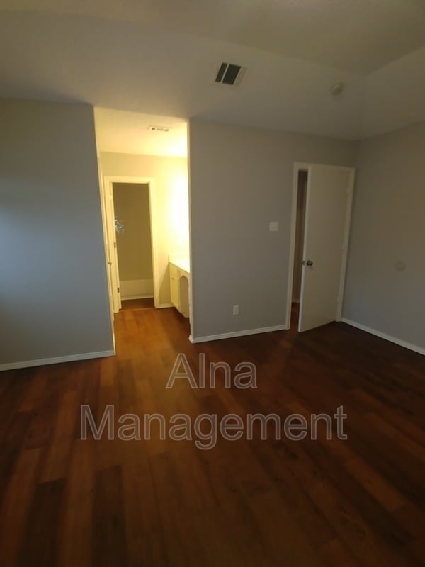 Building Photo - 6461 Whitehurst Dr