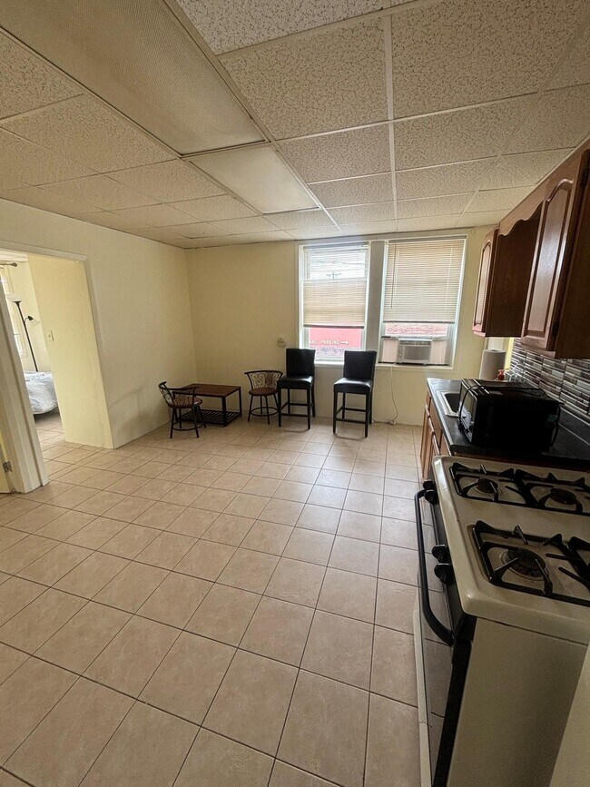 Building Photo - 158 Rockaway Ave