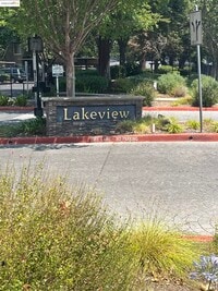 Building Photo - 2207 Lakeview Cir