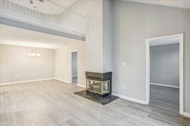 Building Photo - Great 3+2+ Loft in Germantown!