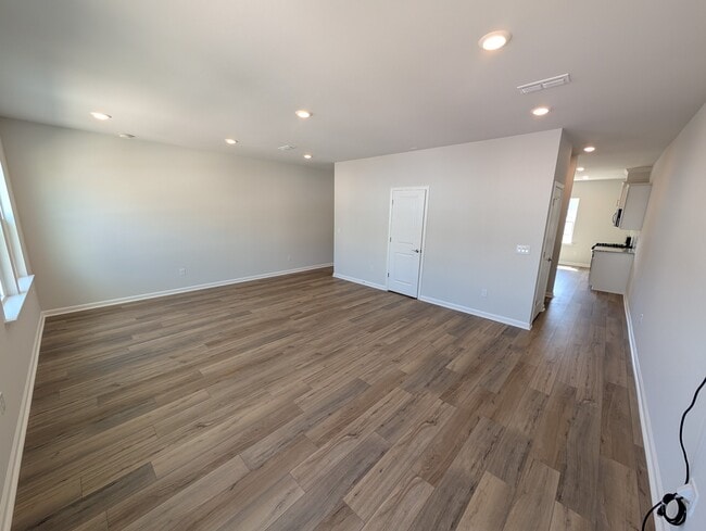 Building Photo - 1518 Tamarisk Ln