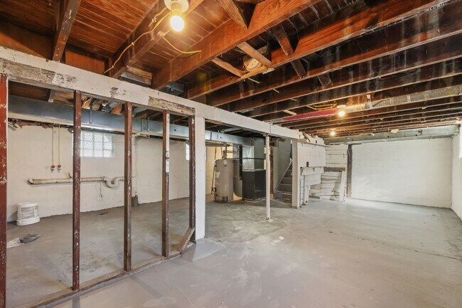 Building Photo - ? Cozy 3-Bedroom Home with Modern Updates & Spacious Yard + bonus office in Akron ?