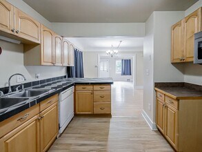 Building Photo - Charming 3 Bedroom Home Available in Quiet Pontiac Neighborhood