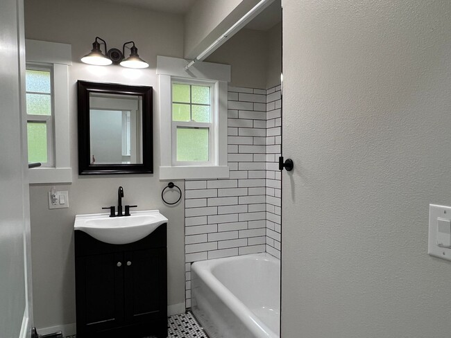 Building Photo - Gorgeous Craftsman available Now