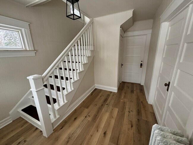 Building Photo - 428 Ideal St