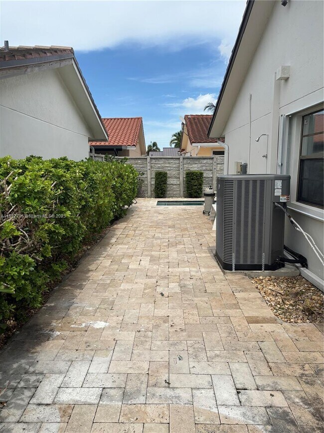 Building Photo - 1065 NW 127th Path