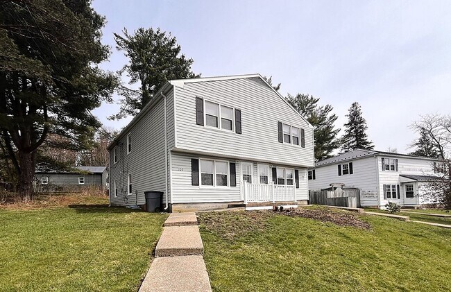Building Photo - Remodeled Townhome Blocks from Penn State!