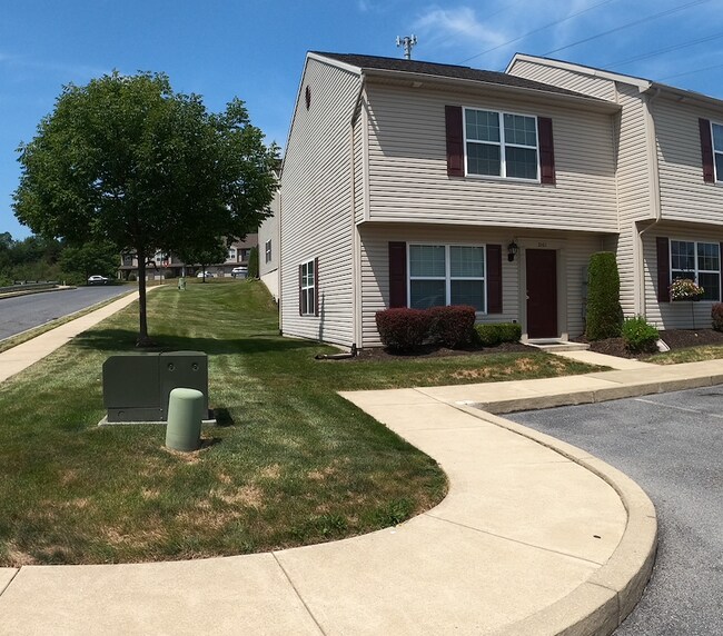 Primary Photo - 2121 Quail Hollow Dr