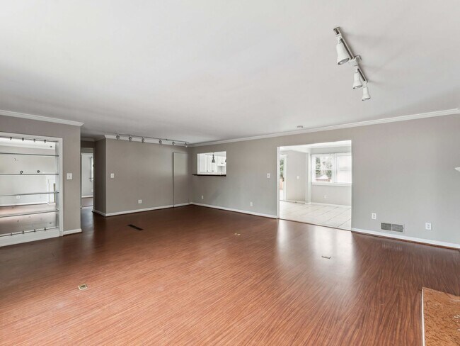 Building Photo - 3503 Maple Ct