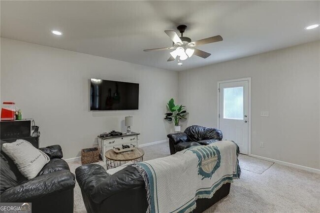 Building Photo - 6896 Big Sky Dr