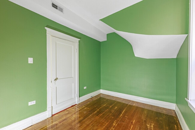 Building Photo - 1445 S Kostner Ave