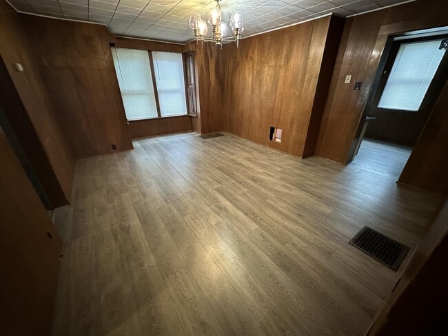 Building Photo - 520 S Water St